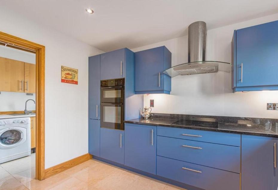 Gorgeous On Oxwich Bay! Holiday home *