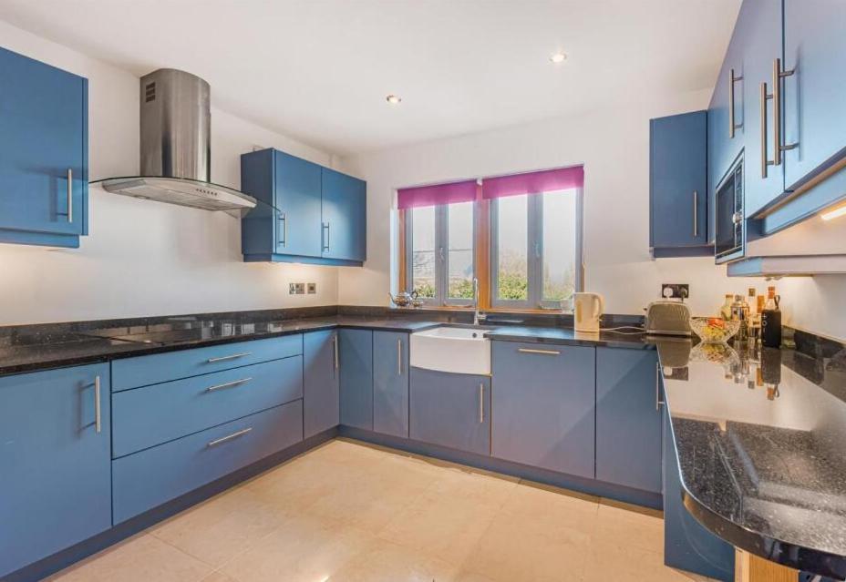 Gorgeous On Oxwich Bay! Holiday home *